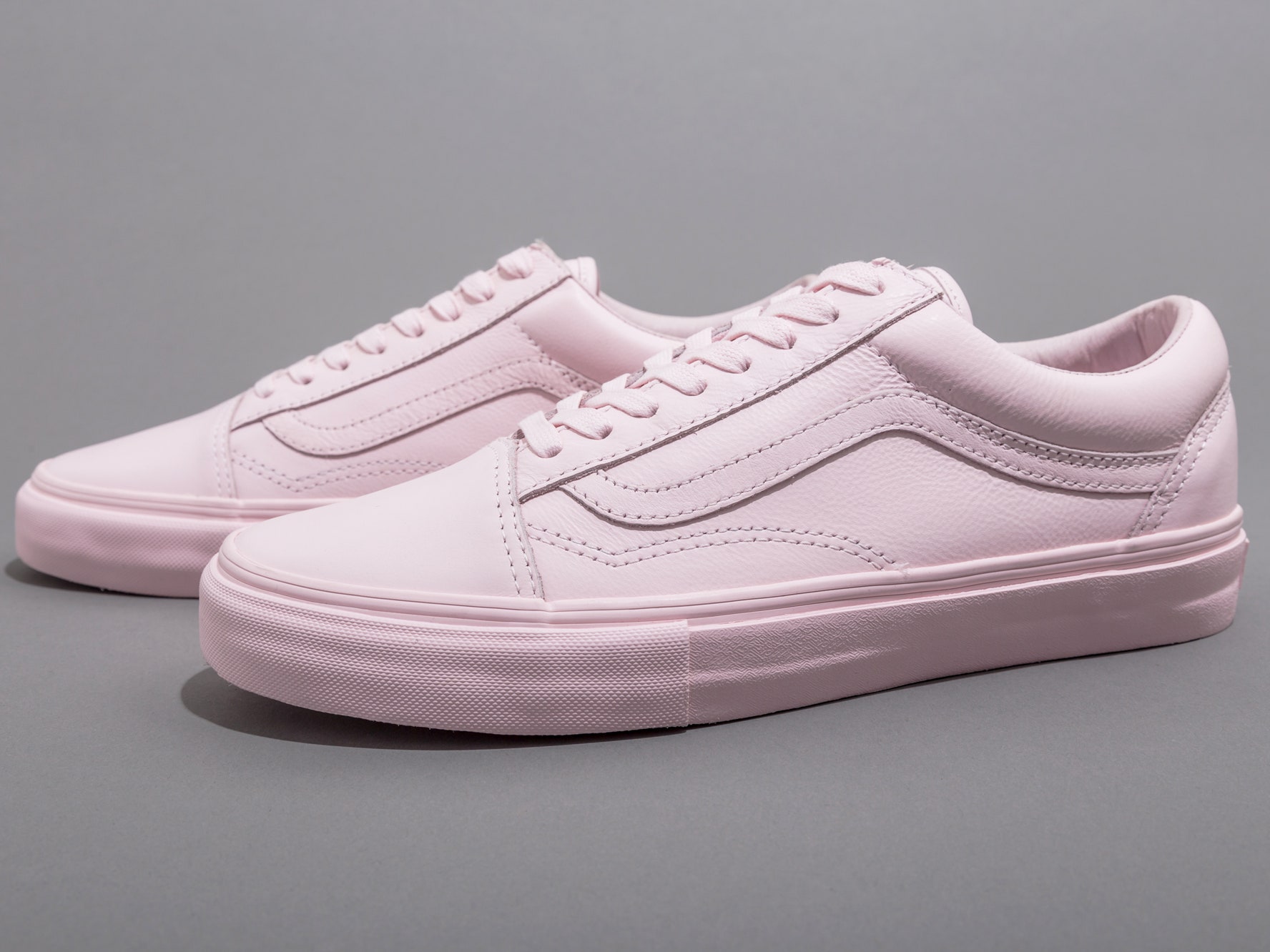 pink sneakers - trend
