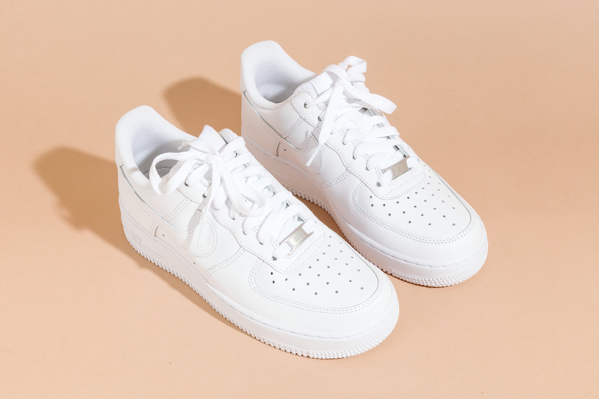 white sneakers - trends